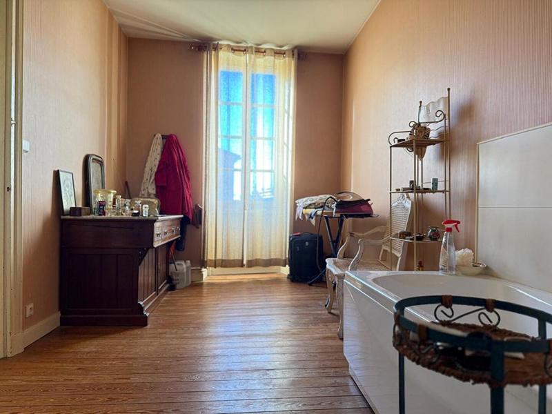 Maison en pierre - 245 m² - 6 pièces