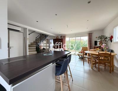 Maison - 90 m² - 4 pièces