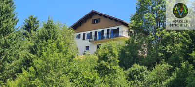 Maison - 242 m² - 10 pièces
