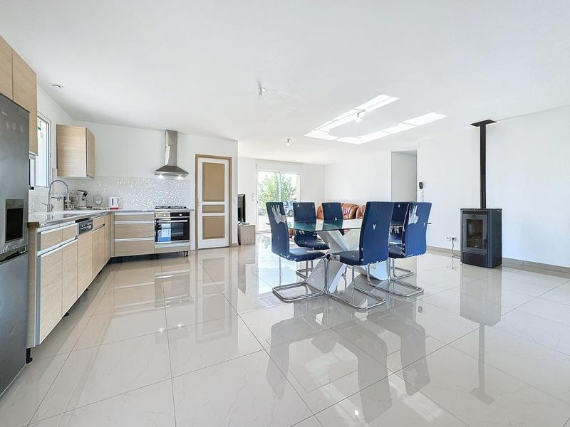 Maison - 95 m² - 4 pièces