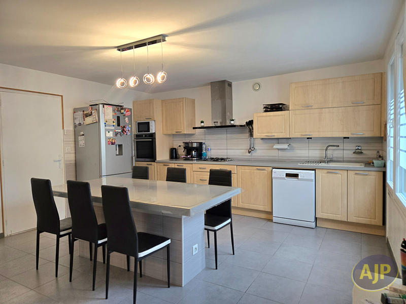 Maison - 95 m² - 5 pièces