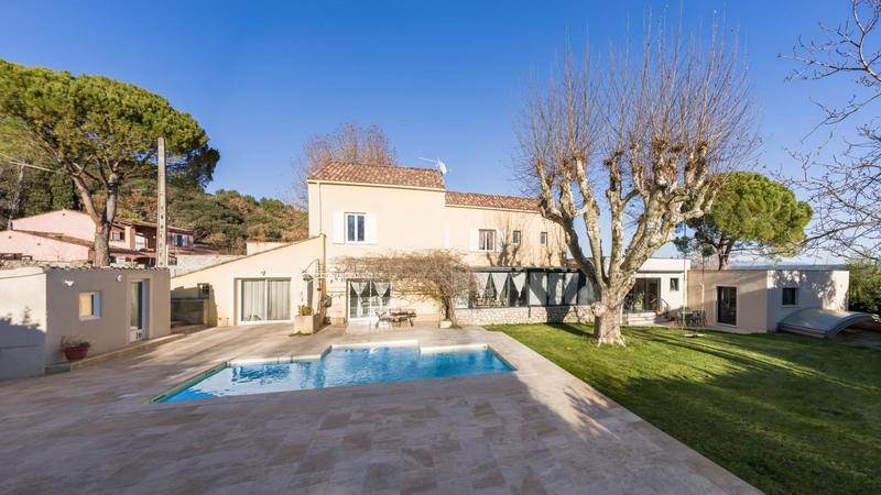 Maison - 364 m² - 7 pièces