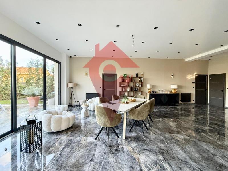 Maison d'architecte - 400 m² - 8 pièces