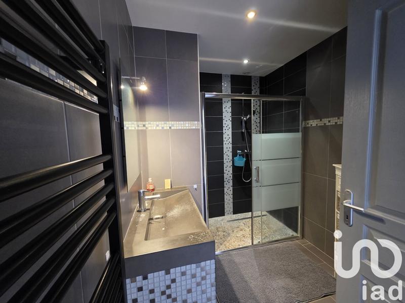 Maison - 234 m² - 8 pièces