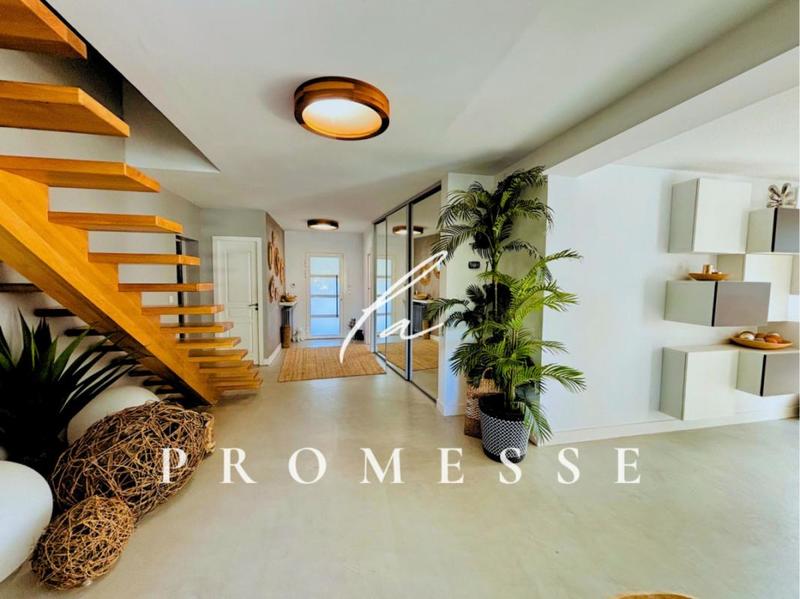 Villa - 301 m² - 9 pièces