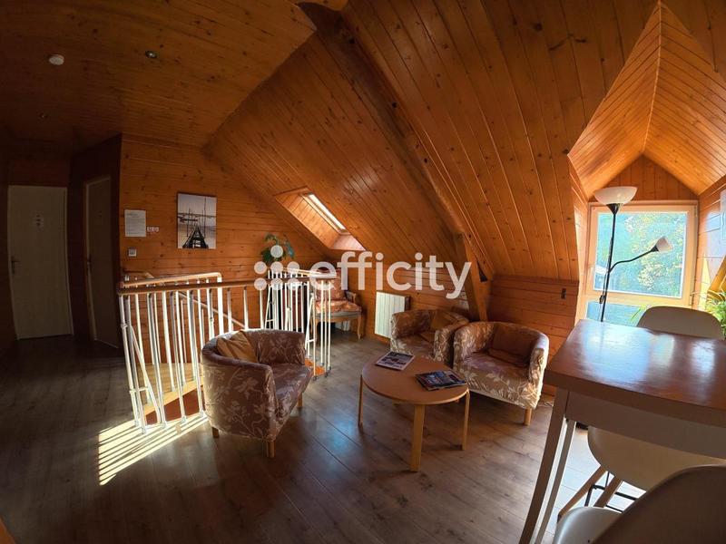 Maison - 554 m² - 18 pièces