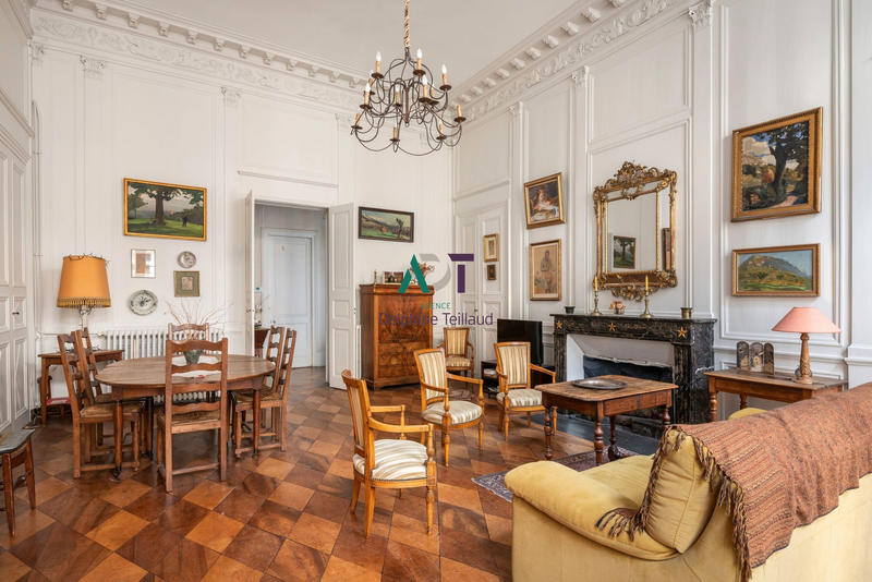 Appartement - 163 m² - 6 pièces