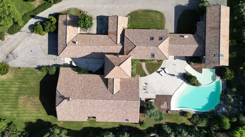 Propriété - 1 000 m² - 10 pièces