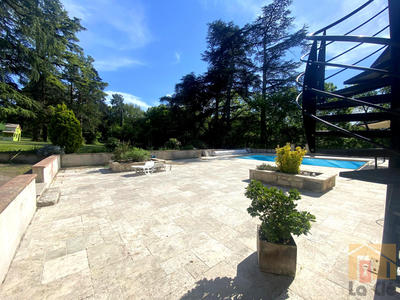 Maison - 450 m² - 11 pièces