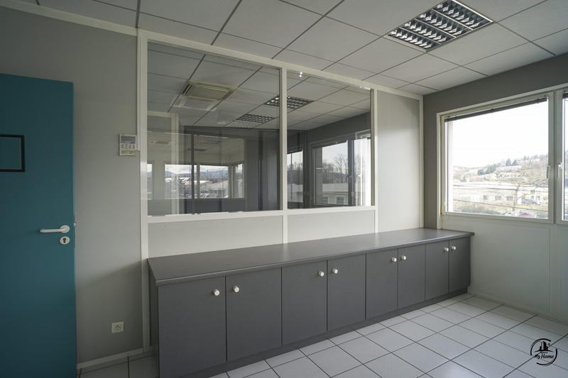 Bureau - 150 m² - 6 pièces