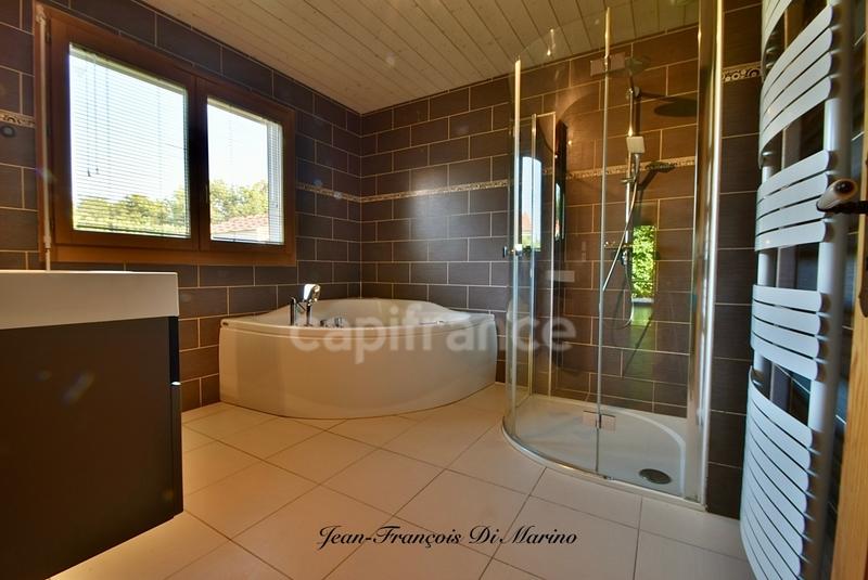 Maison - 211 m² - 8 pièces