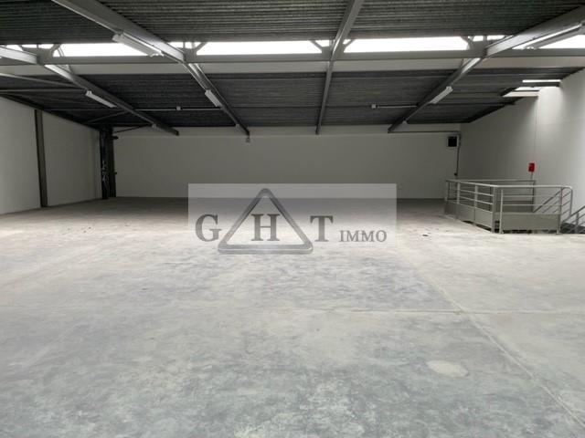 Entrepôt - 607 m²