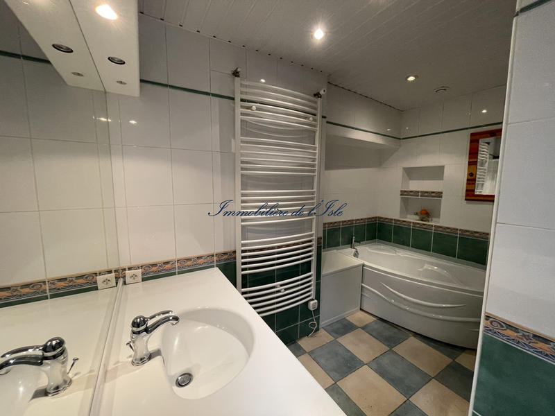 Maison - 235 m² - 8 pièces