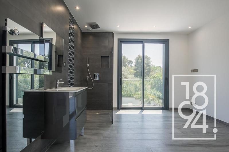 Maison - 391 m² - 8 pièces