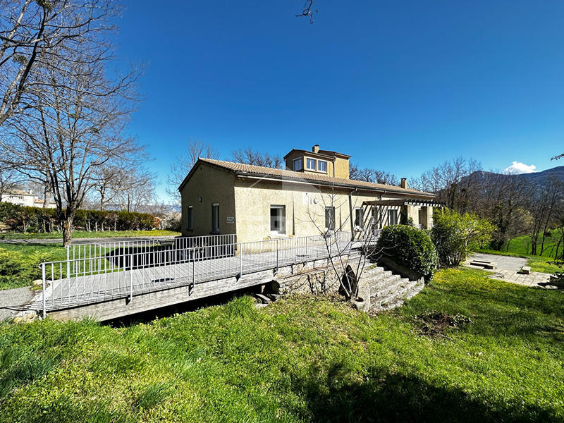 Maison - 358 m² - 7 pièces