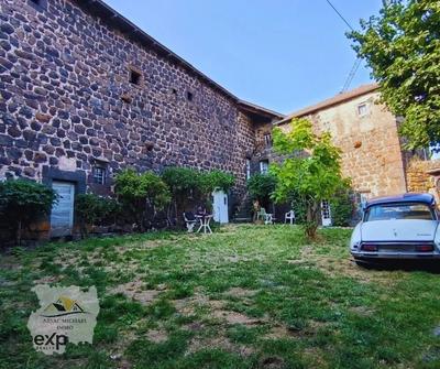 Maison - 556 m² - 15 pièces