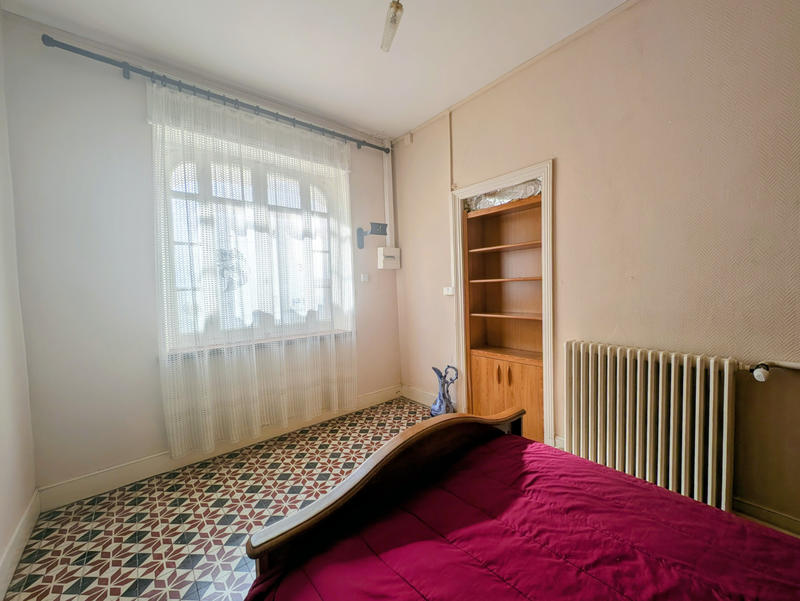 Maison - 247 m² - 9 pièces