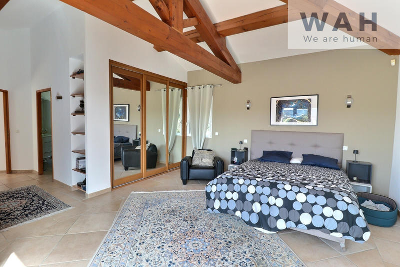 Maison - 197 m² - 5 pièces