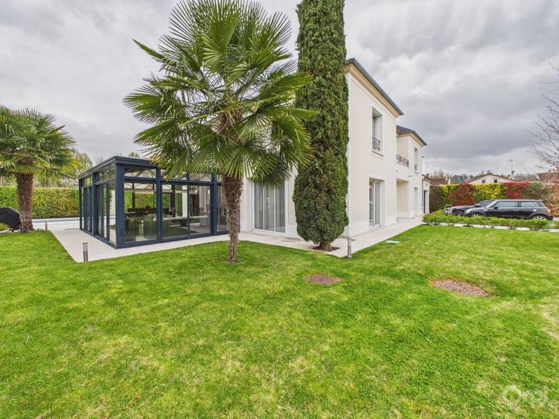 Maison - 350 m² - 8 pièces