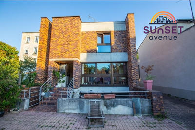 Maison contemporaine - 137 m² - 7 pièces