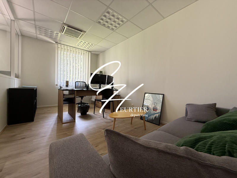 Local commercial - 334 m² - 14 pièces