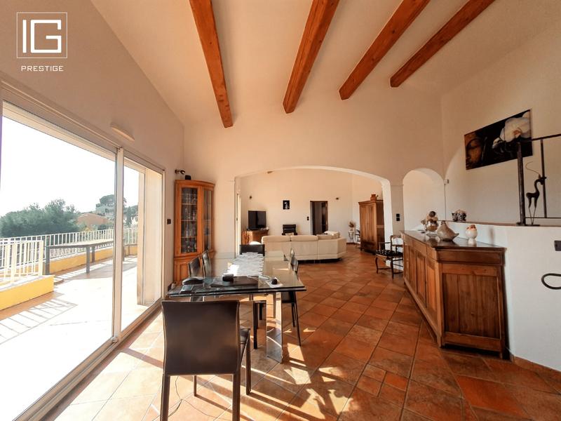 Maison - 311 m² - 10 pièces