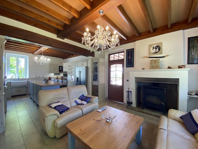 Maison - 276 m² - 9 pièces