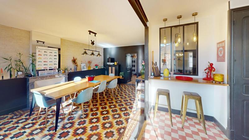 Demeure - 210 m² - 5 pièces