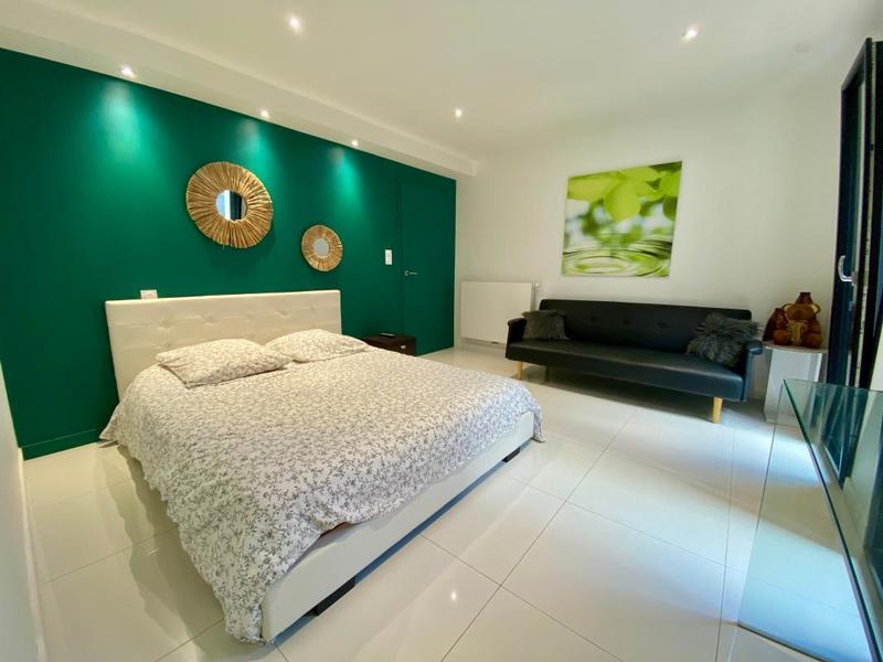 Maison - 222 m² - 5 pièces