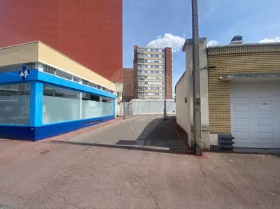 Local commercial - 786 m² - 3 pièces