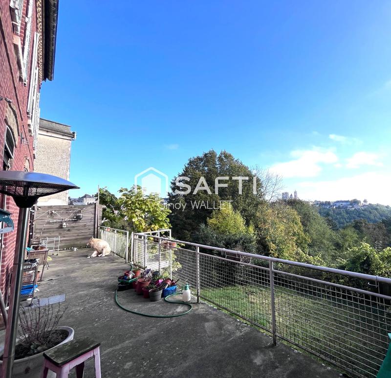 Maison - 227 m² - 8 pièces