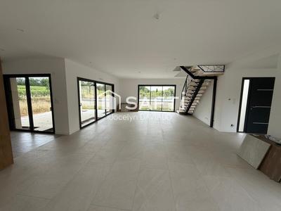 Maison - 180 m² - 6 pièces