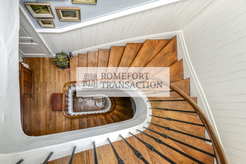 Maison - 214 m² - 10 pièces