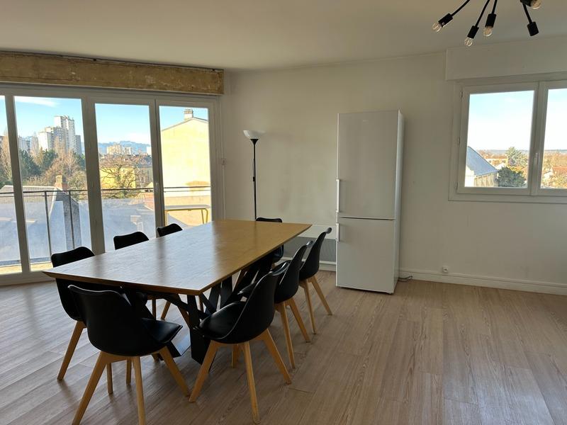 Appartement - 100 m² - 5 pièces