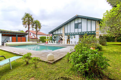 Maison - 205 m² - 6 pièces