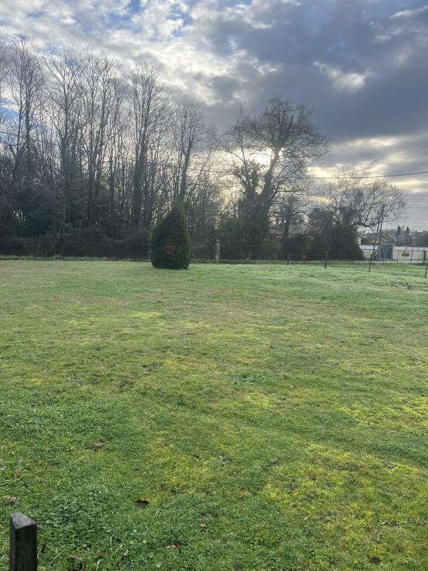 Terrain constructible - 683 m²