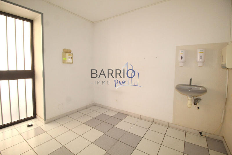 Local d'activité / Entrepôt - 214 m² - 1 pièce