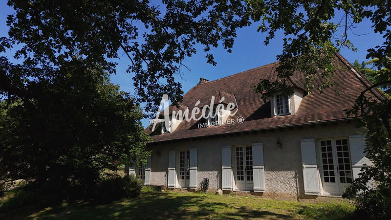 Maison traditionnelle - 210 m² - 7 pièces