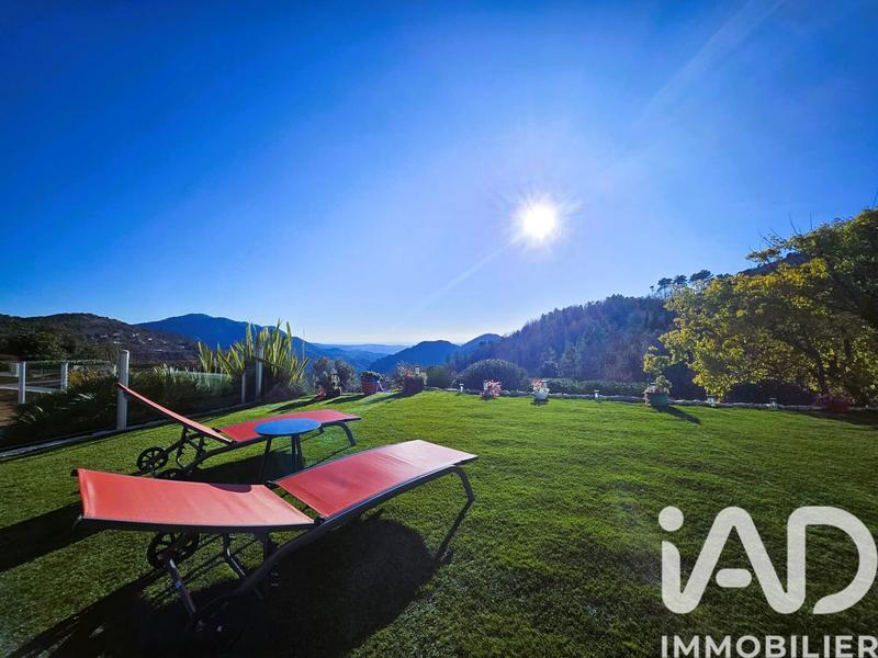 Maison - 240 m² - 5 pièces