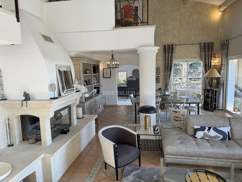 Villa - 250 m² - 6 pièces