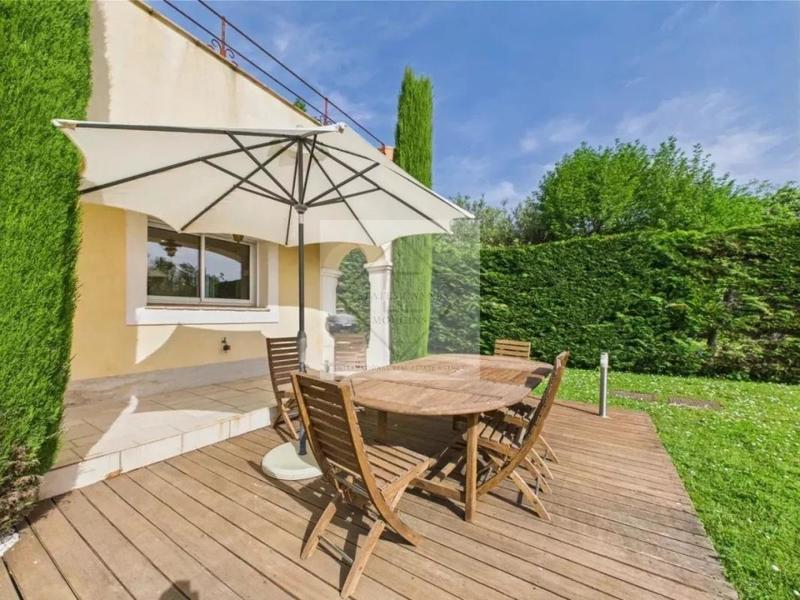 Villa - 250 m² - 7 pièces