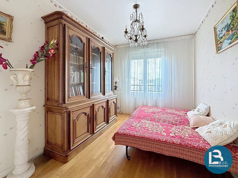 Appartement - 90 m² - 4 pièces