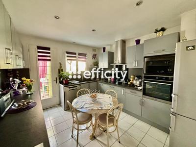 Maison - 92 m² - 5 pièces