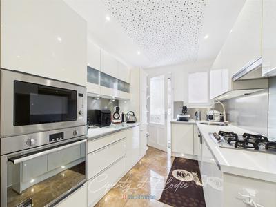 Appartement - 120 m² - 7 pièces