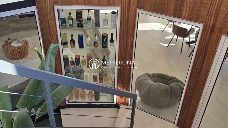 Maison - 460 m² - 6 pièces