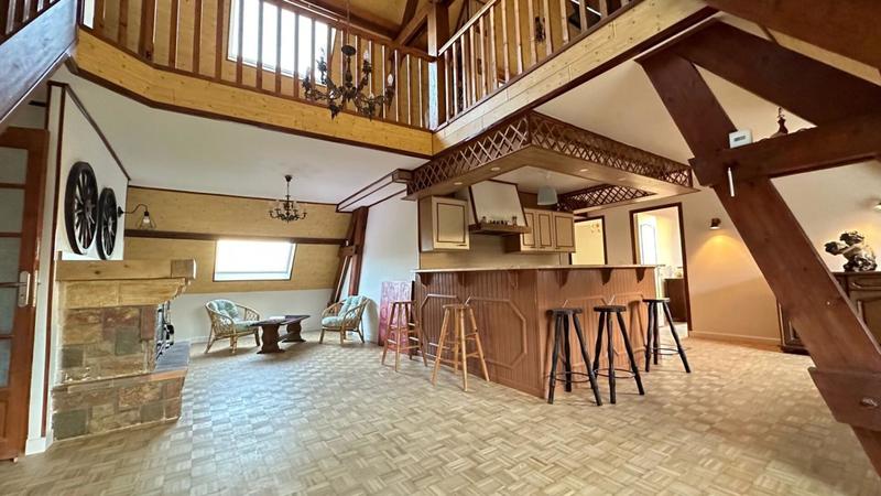 Maison - 230 m² - 9 pièces