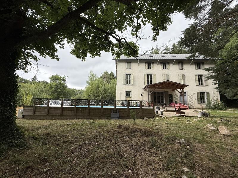 Demeure - 500 m² - 18 pièces