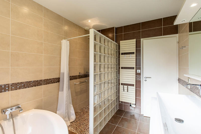 Maison - 199 m² - 8 pièces