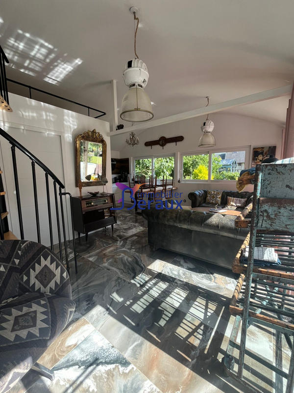 Maison - 327 m² - 10 pièces