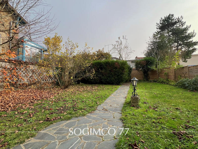 Maison - 171 m² - 8 pièces